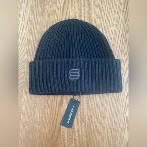 NWT Aritzia Black Ribbed Beanie